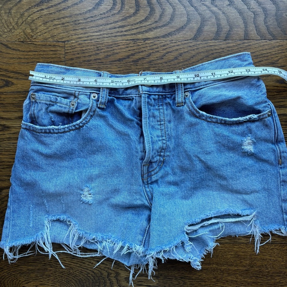 We The Free by Free People Distressed Denim Cutoff Shorts | Women’s Size 26 - Picture 4 of 7